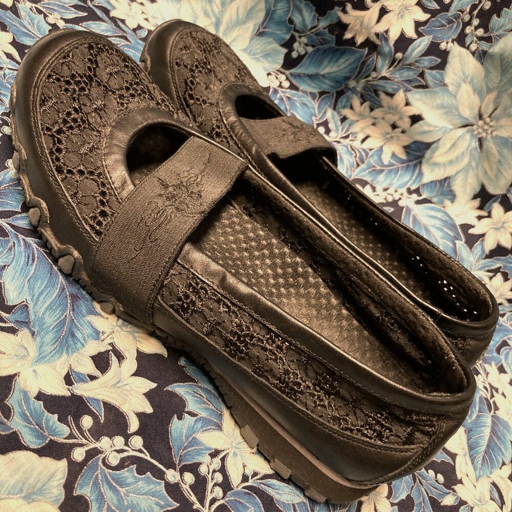 THIS IS A DUPLICATE,THESE ARE SOLD Skechers Leather Lace Mary Jane Floral Flats